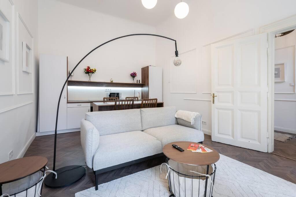 Stylish Apartment In The City Center Budapest Ngoại thất bức ảnh