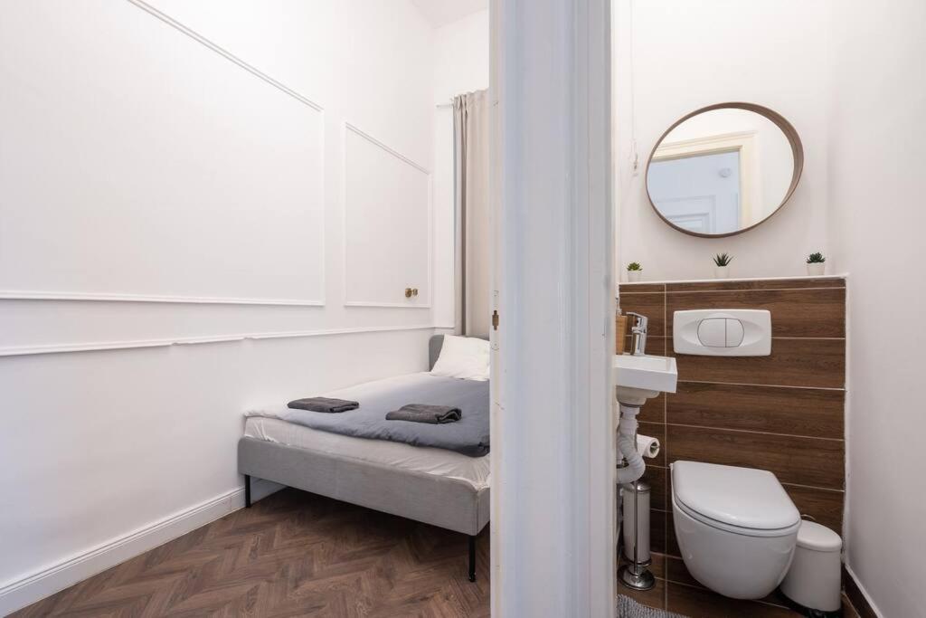 Stylish Apartment In The City Center Budapest Ngoại thất bức ảnh