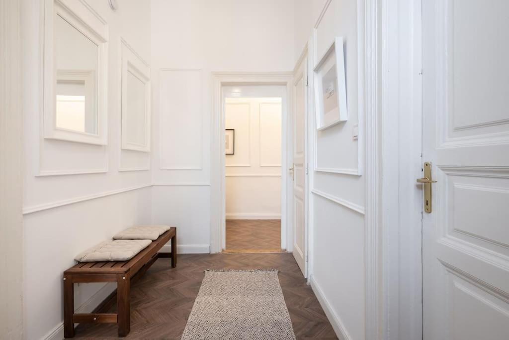 Stylish Apartment In The City Center Budapest Ngoại thất bức ảnh