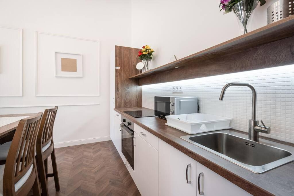 Stylish Apartment In The City Center Budapest Ngoại thất bức ảnh