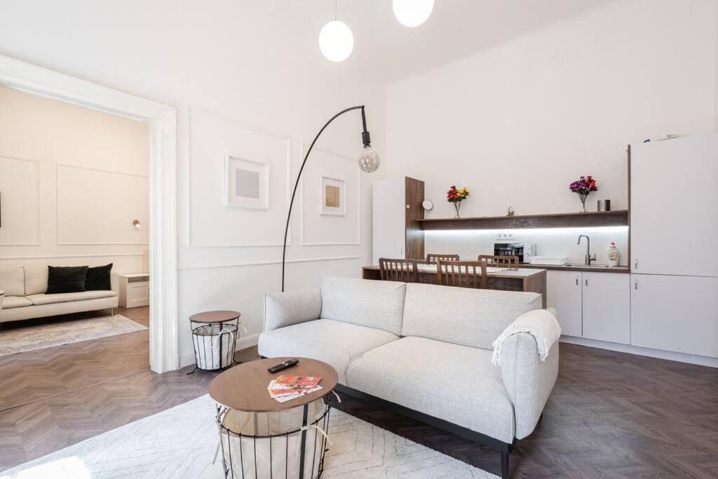 Stylish Apartment In The City Center Budapest Ngoại thất bức ảnh