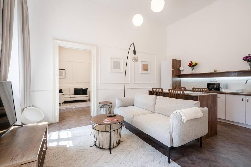 Stylish Apartment In The City Center Budapest Ngoại thất bức ảnh